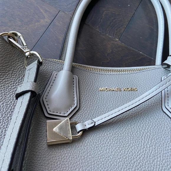 Michael Kors Mercer Medium Organ Tote Bag - Picture 8 of 9
